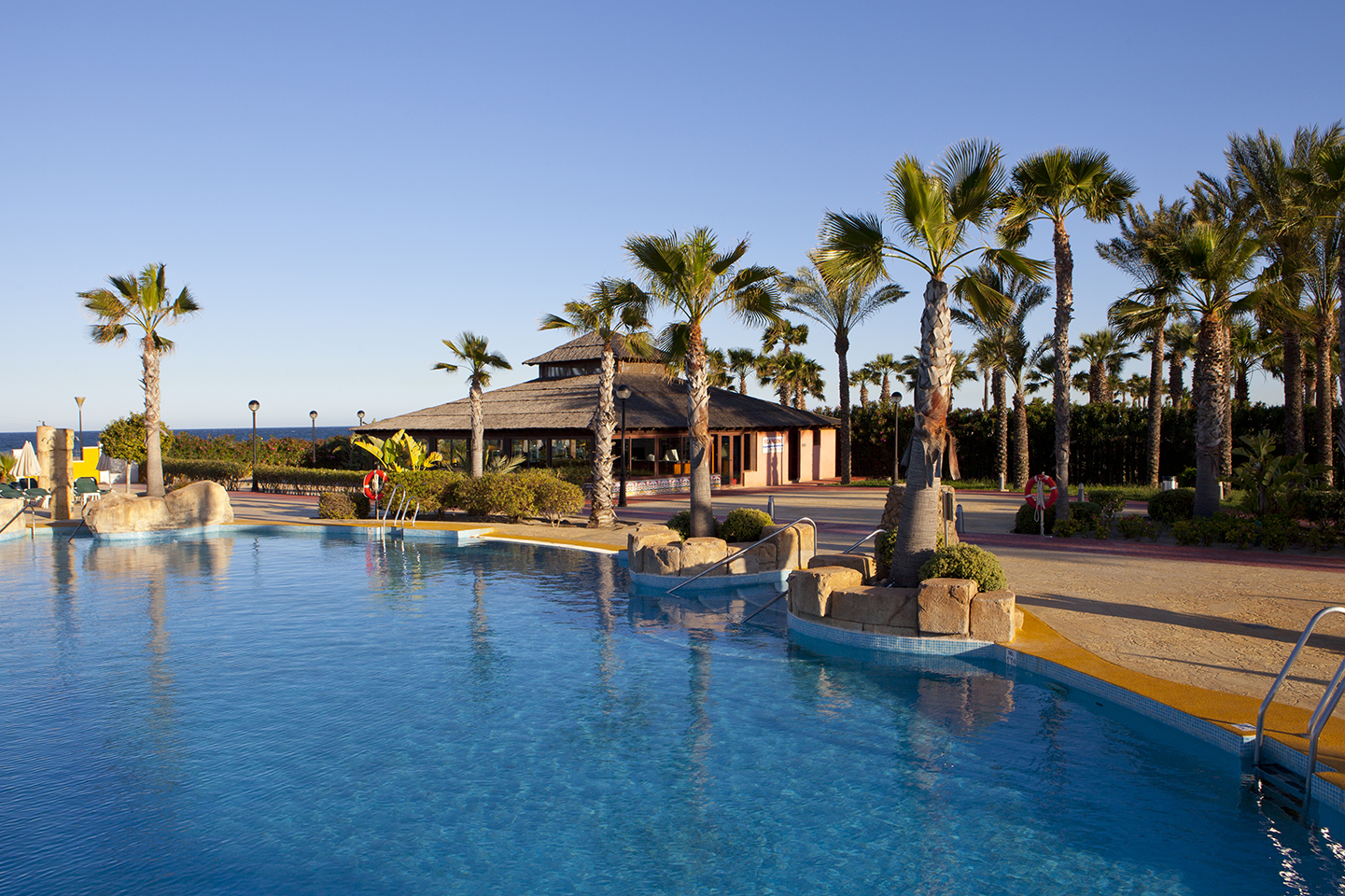 001_alta_zimbali Bar Piscina.jpg